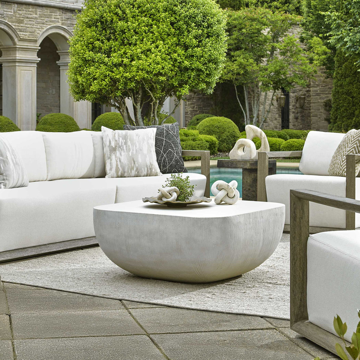Alma - Concrete Outdoor Table