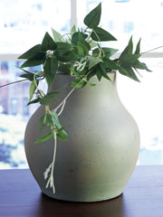 Baychester - Vase - R&R Furniture Gallery (Fountain Valley, CA)