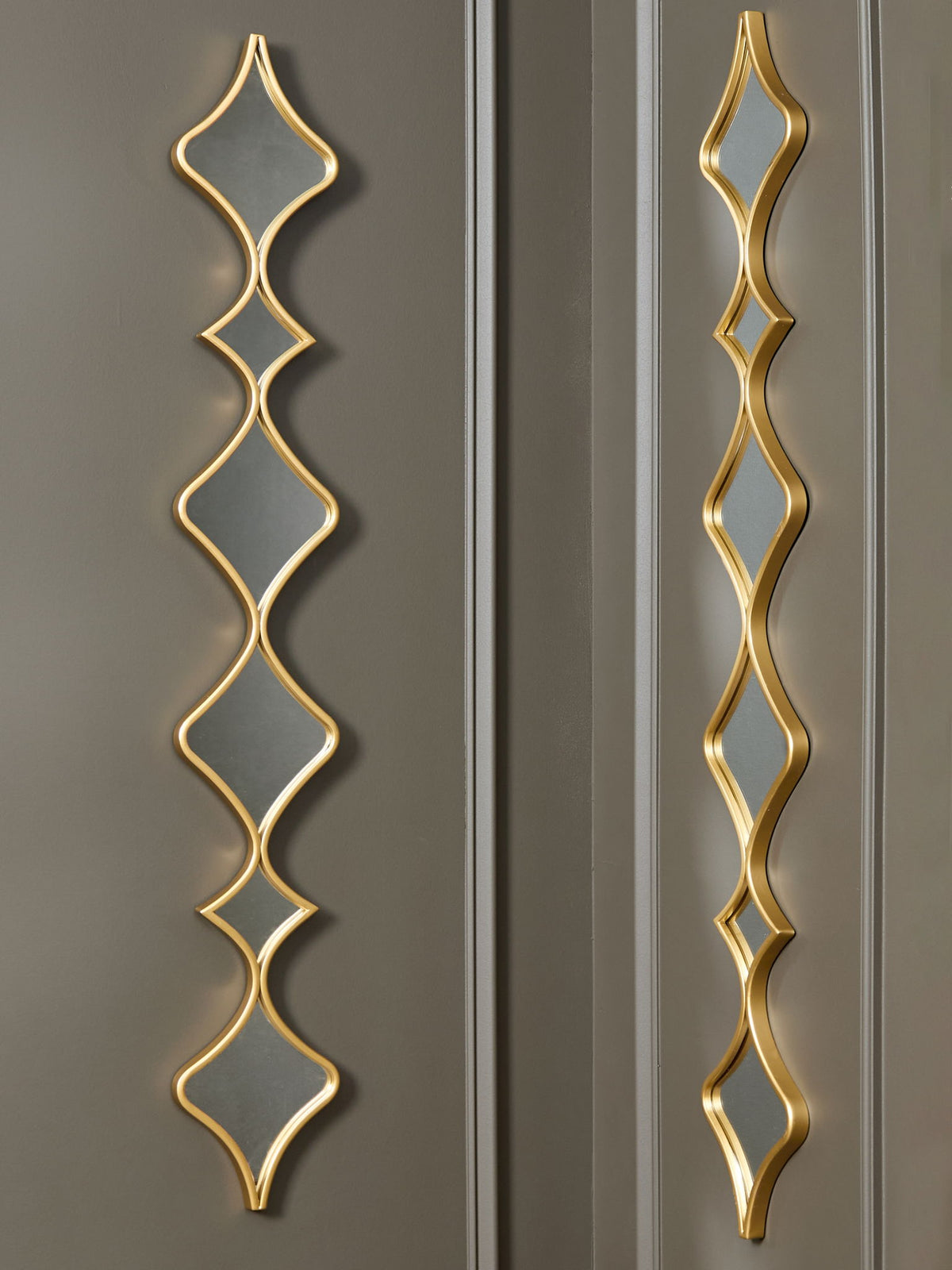 Harriswood - Accent Mirror Set (Set of 2) - Gold Finish - R&R Furniture Gallery (Fountain Valley, CA)