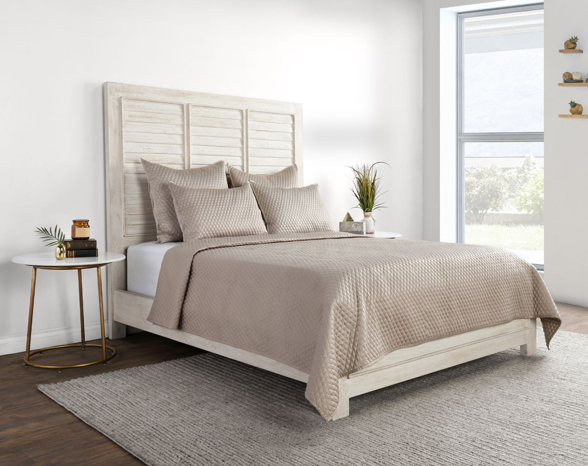 Diamond - Quilt Set - R&R Furniture Gallery (Fountain Valley, CA)