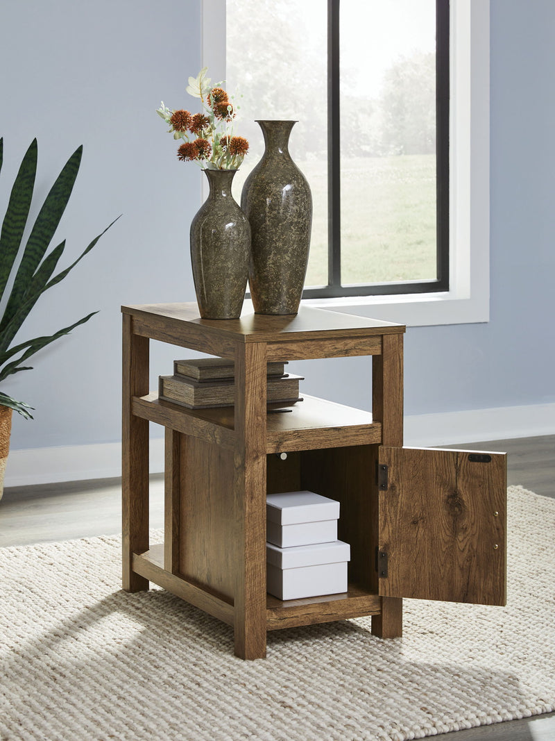 Fendenmore - Chair Side End Table - R&R Furniture Gallery (Fountain Valley, CA)
