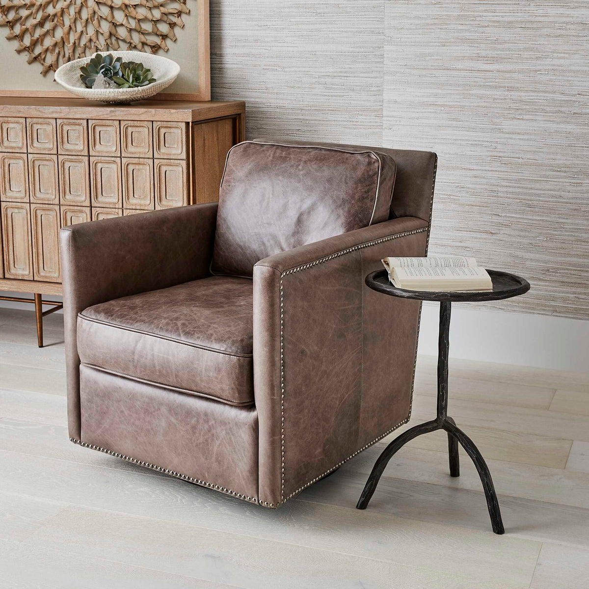 Roosevelt - Swivel Chair