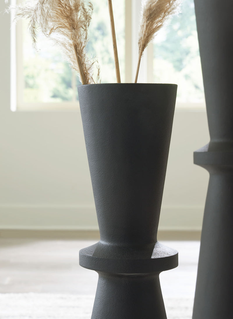 Collisten - Vase - R&R Furniture Gallery (Fountain Valley, CA)