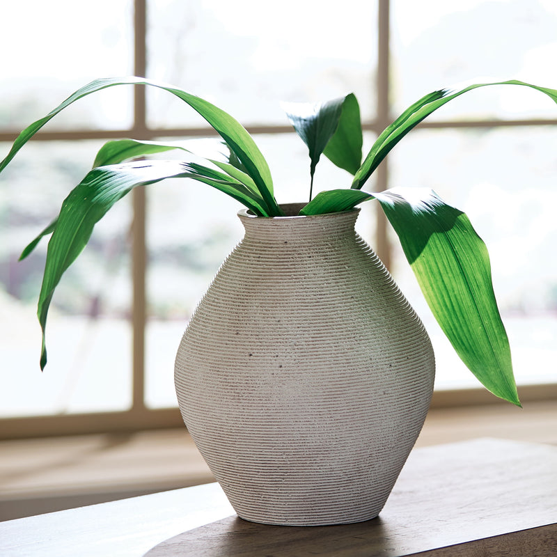 Hannela - Vase - R&R Furniture Gallery (Fountain Valley, CA)