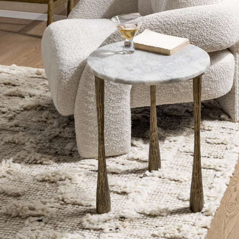 Venicia - Round Table