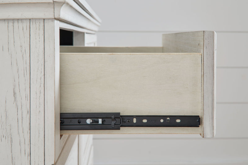 Robbinsdale - Five Drawer Chest - Youth - Antique White - R&R Furniture Gallery (Fountain Valley, CA)