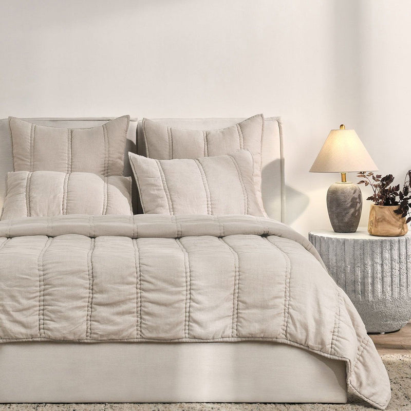 Rowen - Quilt - R&R Furniture Gallery (Fountain Valley, CA)