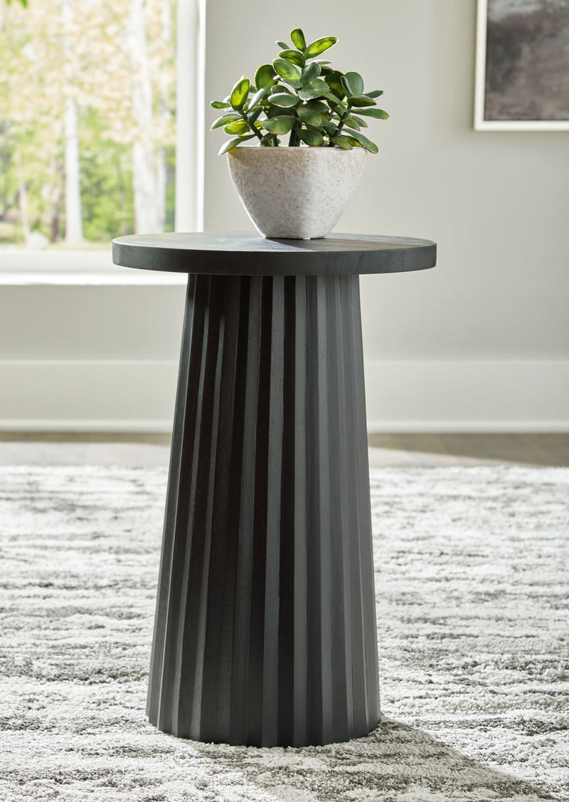 Ceilby - Accent Table - R&R Furniture Gallery (Fountain Valley, CA)