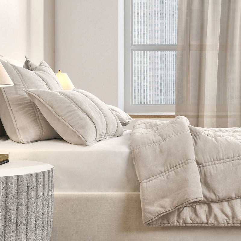 Rowen - Quilt - R&R Furniture Gallery (Fountain Valley, CA)