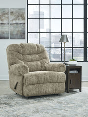 Movie Man - Zero Wall Recliner - R&R Furniture Gallery (Fountain Valley, CA)