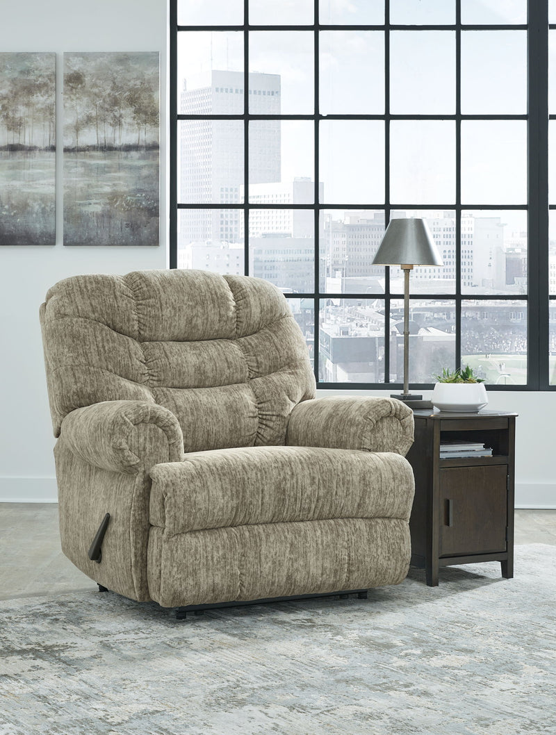 Movie Man - Zero Wall Recliner - R&R Furniture Gallery (Fountain Valley, CA)