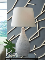 Wyattford - Metal Table Lamp - White / Black - R&R Furniture Gallery (Fountain Valley, CA)