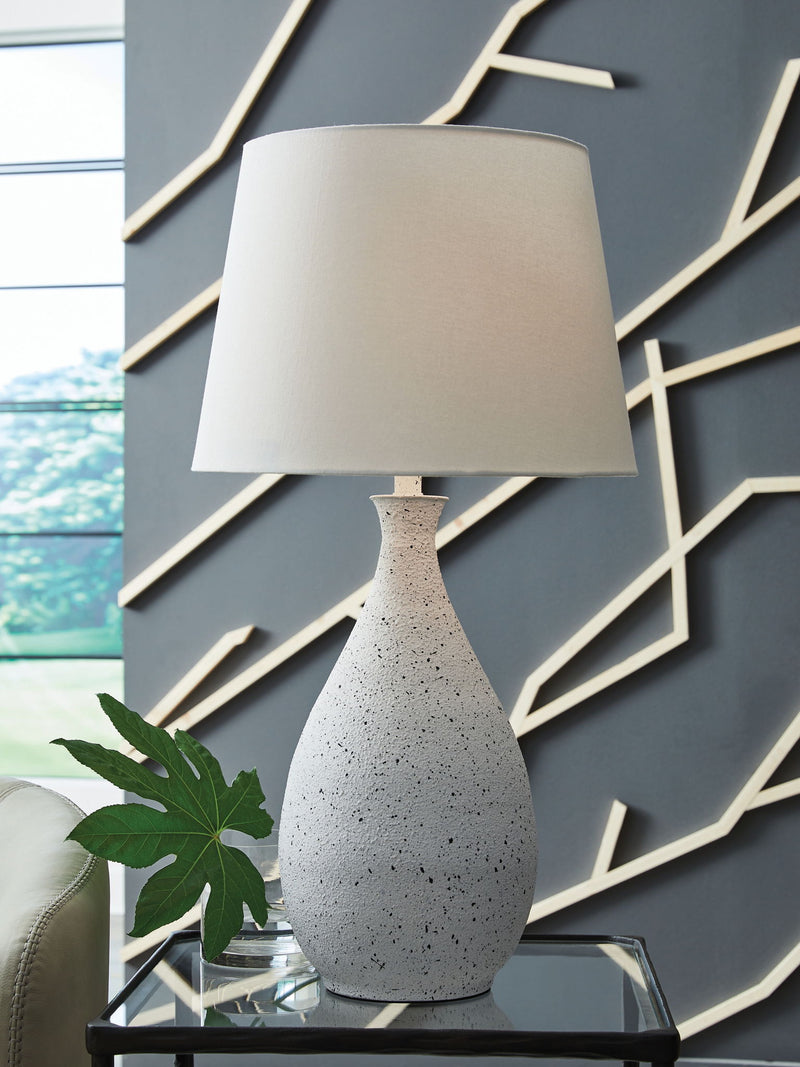 Wyattford - Metal Table Lamp - White / Black - R&R Furniture Gallery (Fountain Valley, CA)