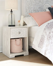 Paxberry - One Drawer Night Stand - Open Cubby - Whitewash - R&R Furniture Gallery (Fountain Valley, CA)