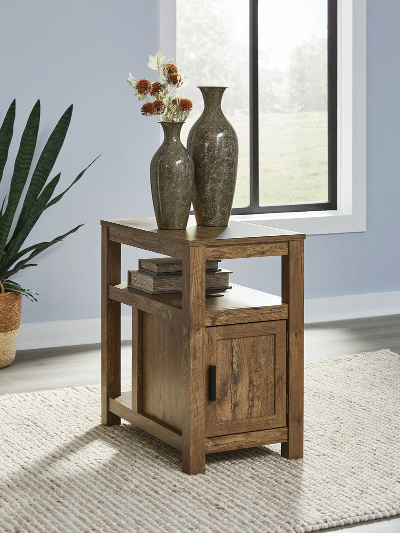 Fendenmore - Chair Side End Table - R&R Furniture Gallery (Fountain Valley, CA)