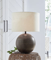 Hambell - Metal Table Lamp - Black / Gold Finish - R&R Furniture Gallery (Fountain Valley, CA)