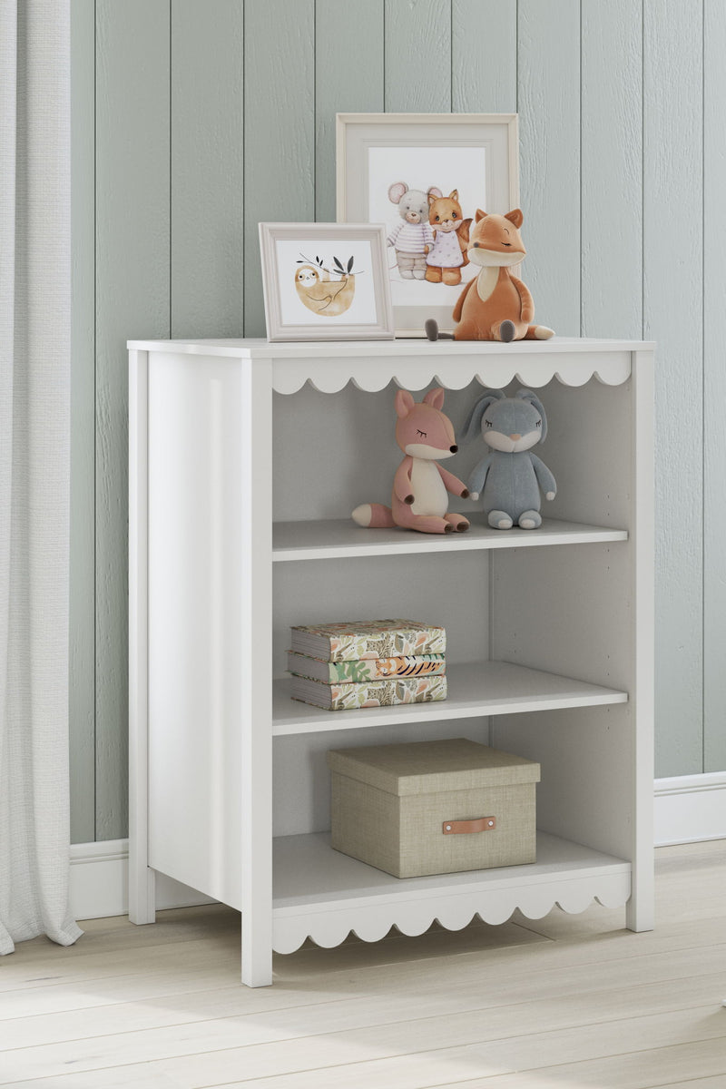 Hallityn - Bookcase - White - R&R Furniture Gallery (Fountain Valley, CA)