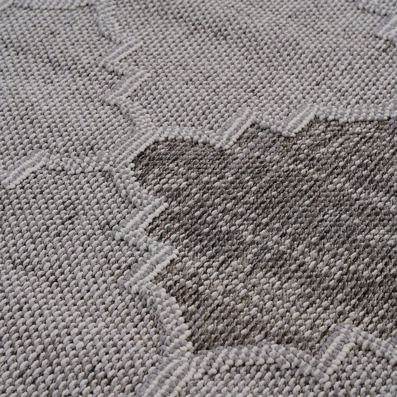 Guros - 6' X 9' Trellis Indoor / Outdoor Area Rug - White / Gray - R&R Furniture Gallery (Fountain Valley, CA)