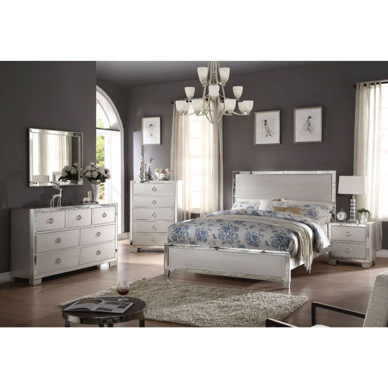 Voeville II - Bed (Wooden HB) - R&R Furniture Gallery (Fountain Valley, CA)