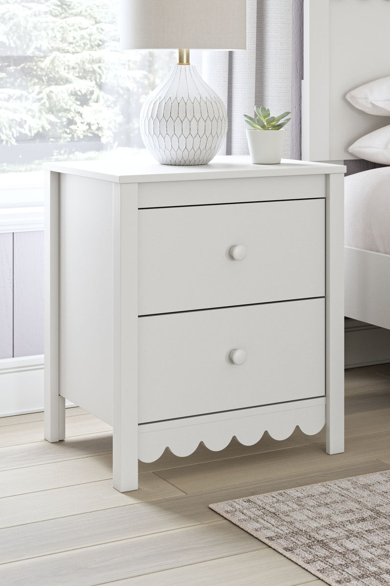 Hallityn - Two Drawer Night Stand - White - R&R Furniture Gallery (Fountain Valley, CA)