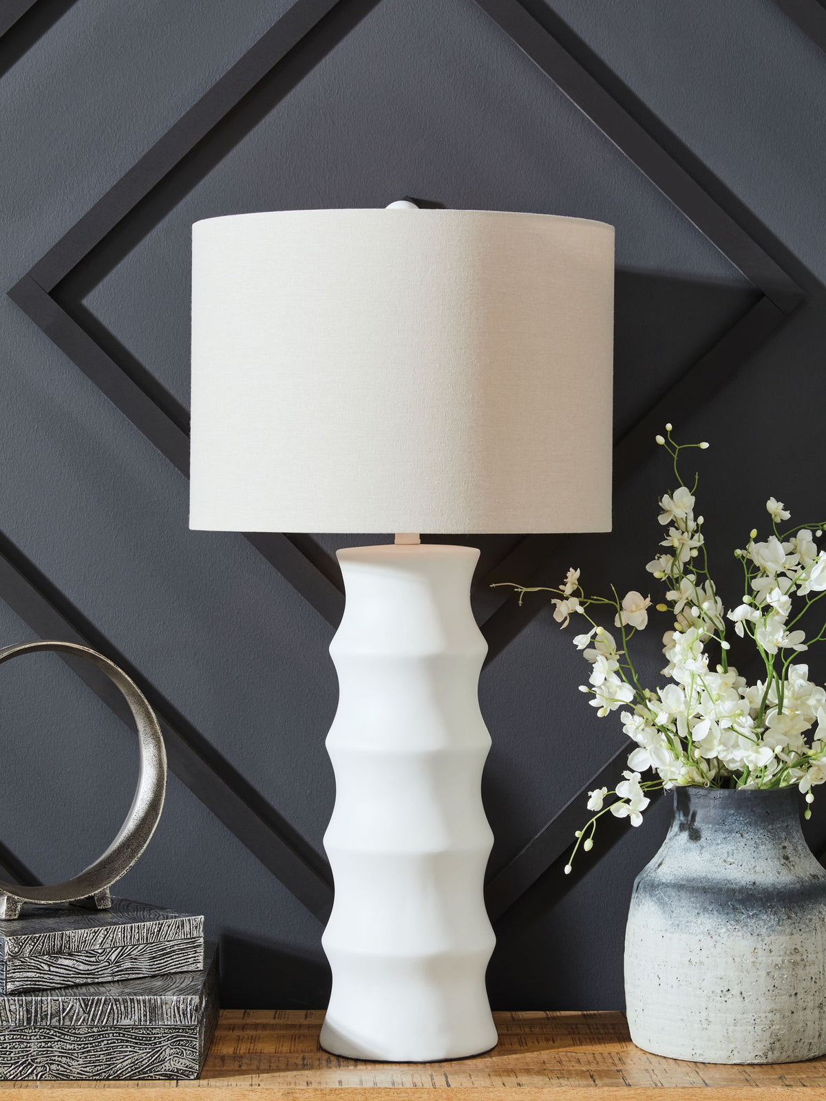 Veraleigh - Poly Lamp - R&R Furniture Gallery (Fountain Valley, CA)