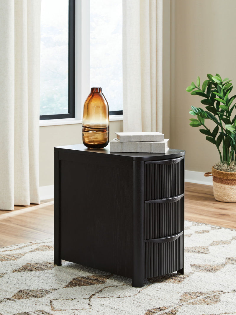 Camdill - Chair Side End Table - R&R Furniture Gallery (Fountain Valley, CA)
