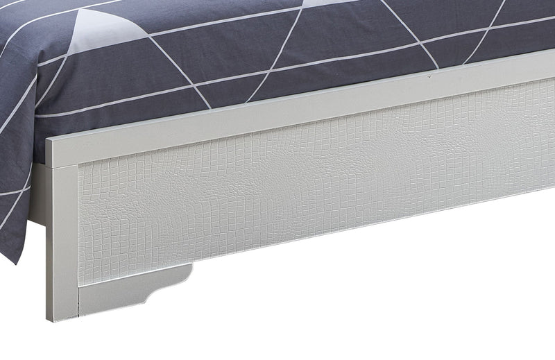 Chic Elegantly Designed Transitional Bed - R&R Furniture Gallery (Fountain Valley, CA)