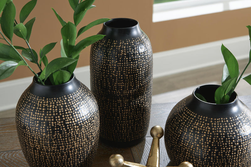 Signature Design by Ashley Vinburn accessory set with five stylish table accessories displayed together.