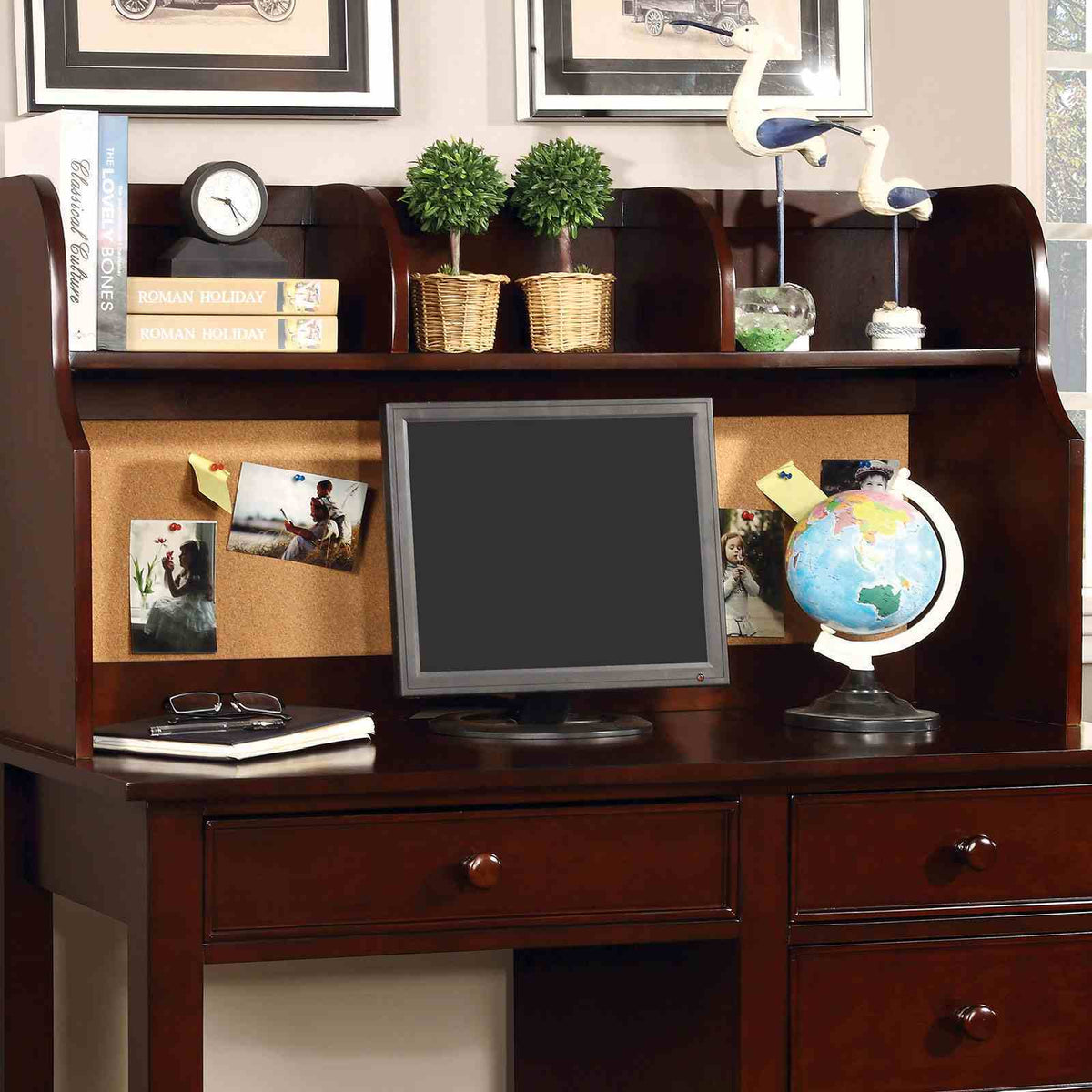 Omnus - Hutch, Cherry