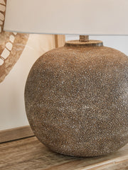 Neavesboro - Metal Table Lamp - Antique Brown / White - R&R Furniture Gallery (Fountain Valley, CA)