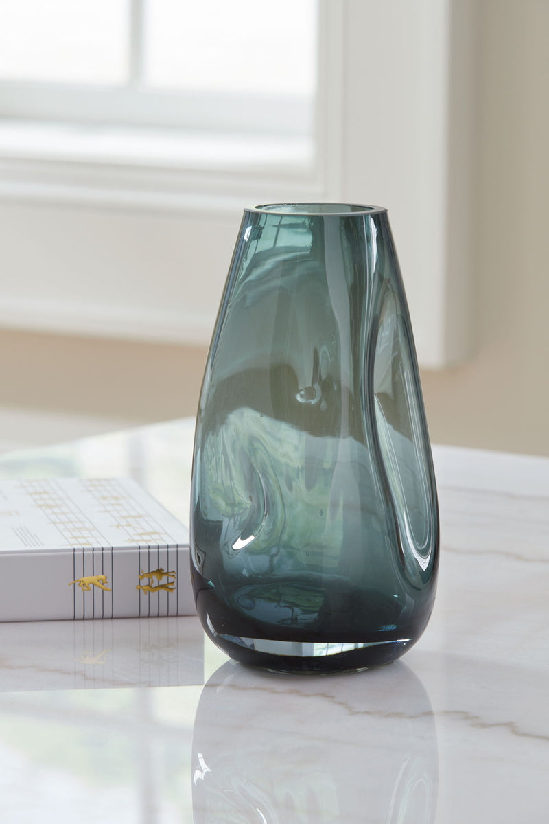 Beamund - Vase - 9" - R&R Furniture Gallery (Fountain Valley, CA)