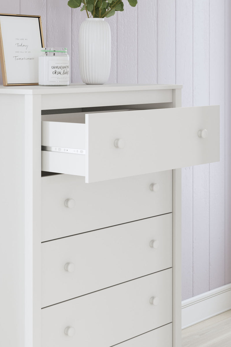 Hallityn - Five Drawer Chest - White - R&R Furniture Gallery (Fountain Valley, CA)