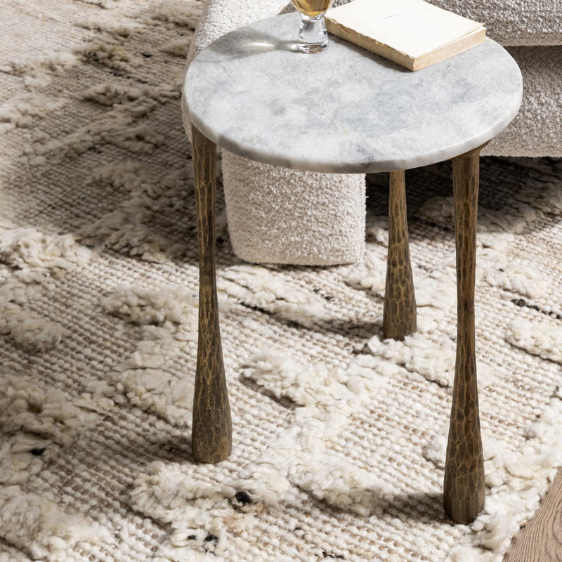 Venicia - Round Table