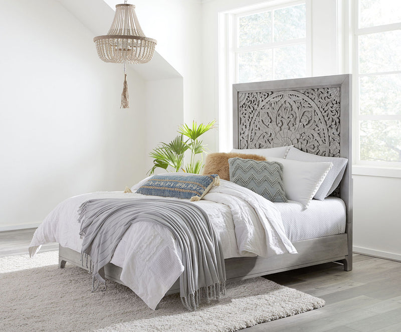 Boho Chic Queen-Size Bed in Washed White