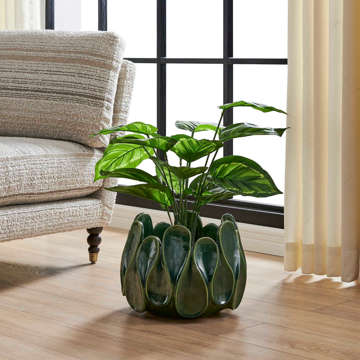 Petal Pinch - Indoor-Outdoor Bowl - Green