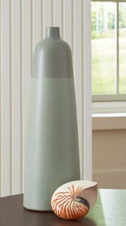 Peerland - Vase - R&R Furniture Gallery (Fountain Valley, CA)