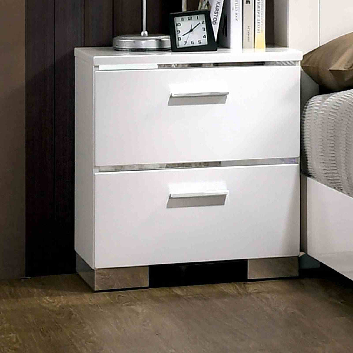 Malte - Nightstand w/ USB, White